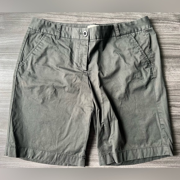 J. Crew Green Bermuda Shorts Women’s Size 8 - Picture 1 of 3